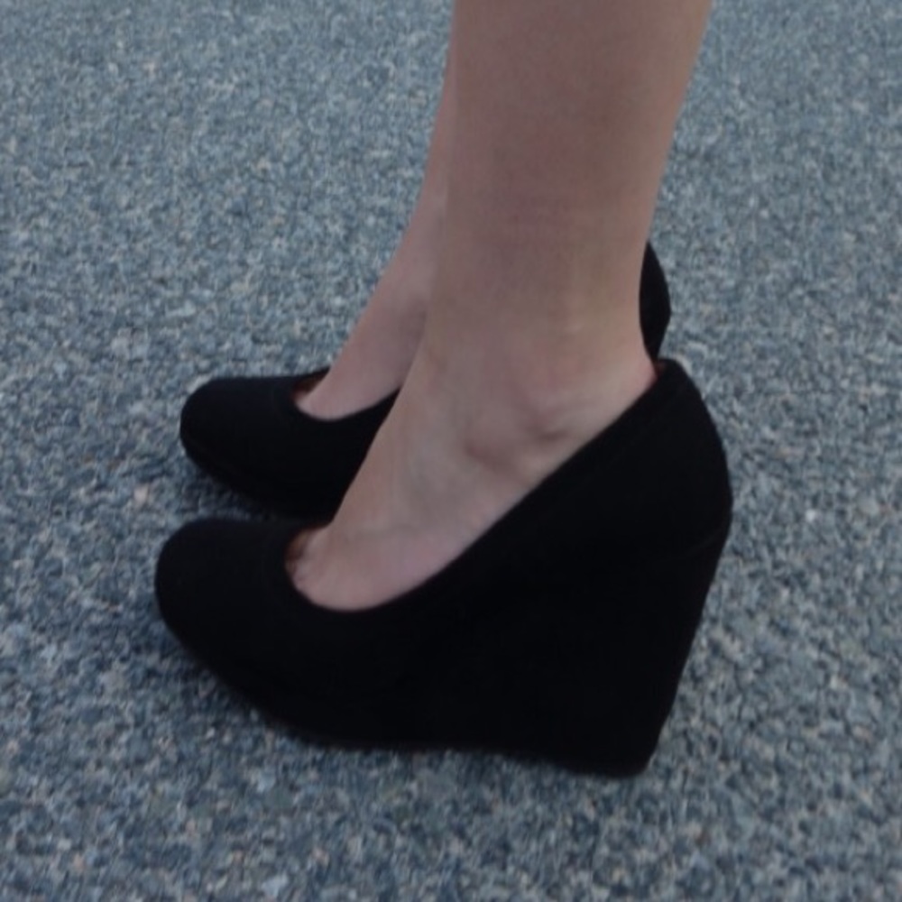 Chinese Laundry faux suede platform wedges